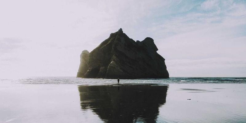 数据中心网络架构演进：从叶脊拓扑到可编程交换机的深度解析